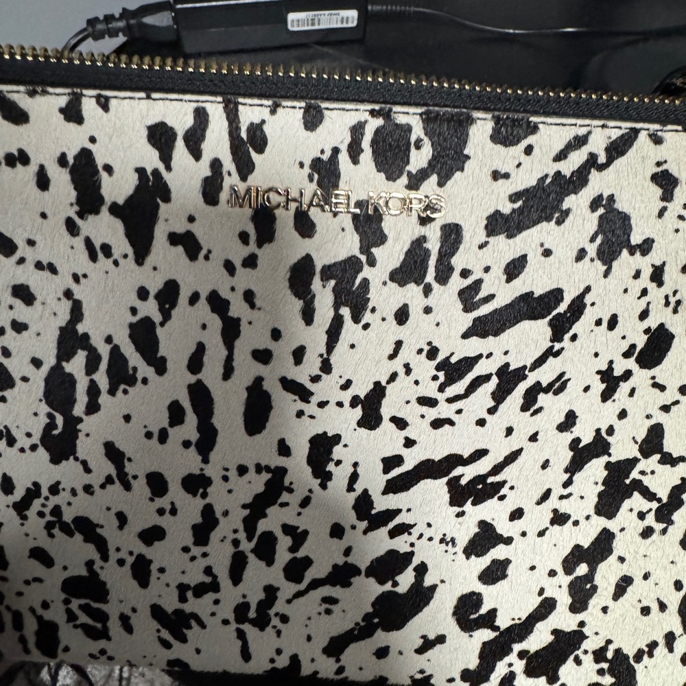Michael Kors Print Clutch - Picture 2 of 4